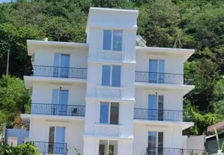 Hotel Fama Škalngur エクステリア 写真